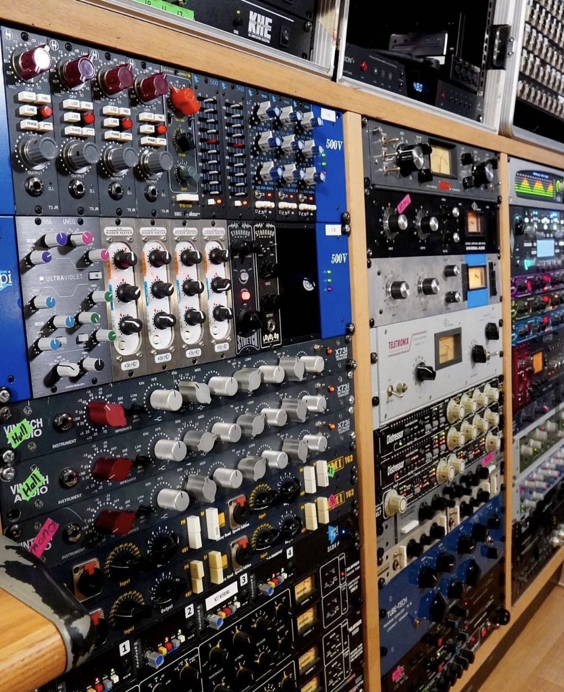 I will do Pro Analog Mixing and Mastering Services Spotfiy, iTunes, Apple Music etc