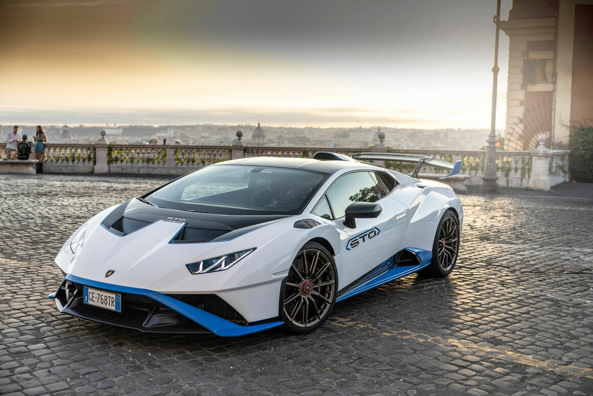 I design your business logo, text or photo on HD quality luxury cars, yacht, private jet Video