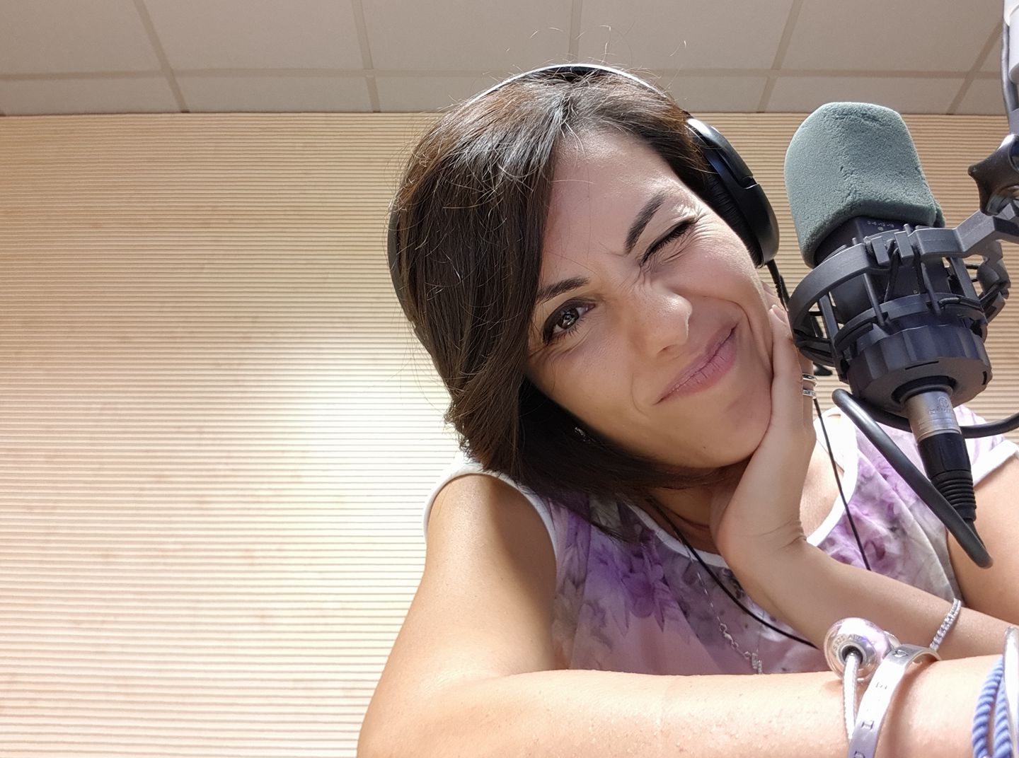 I will be your female italian voiceover artist to rec...