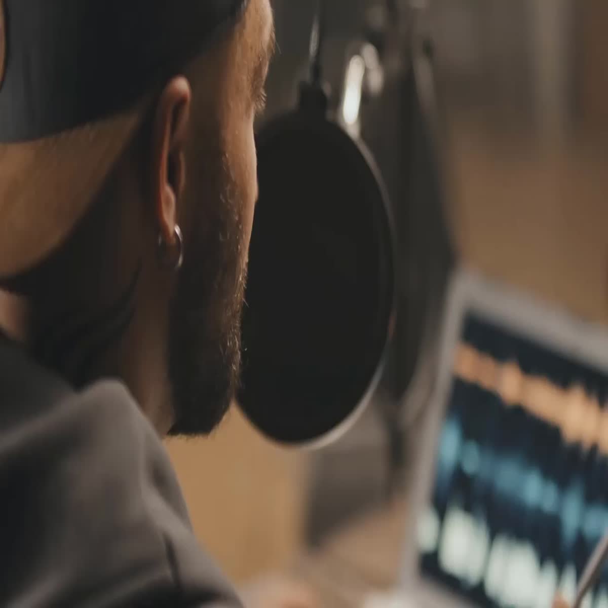 Professional AI Voice Generation for Natural and Humanlike Audio