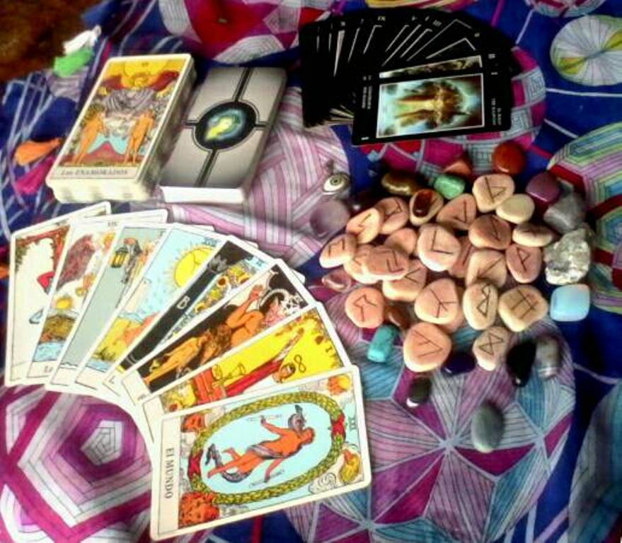 Tarot readings, Astrology, cartomancy, runes. Natal chart, compatibility, future 