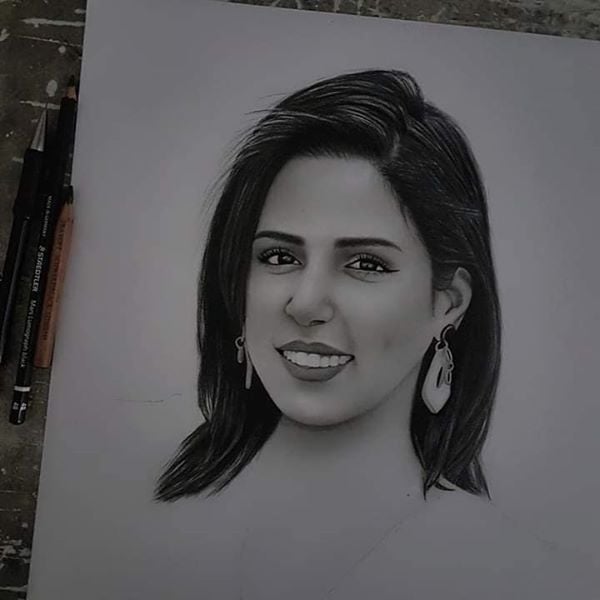 Draw your face only with a pencil With a large room