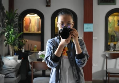 I can translate from English to Vietnamese and vice versa.